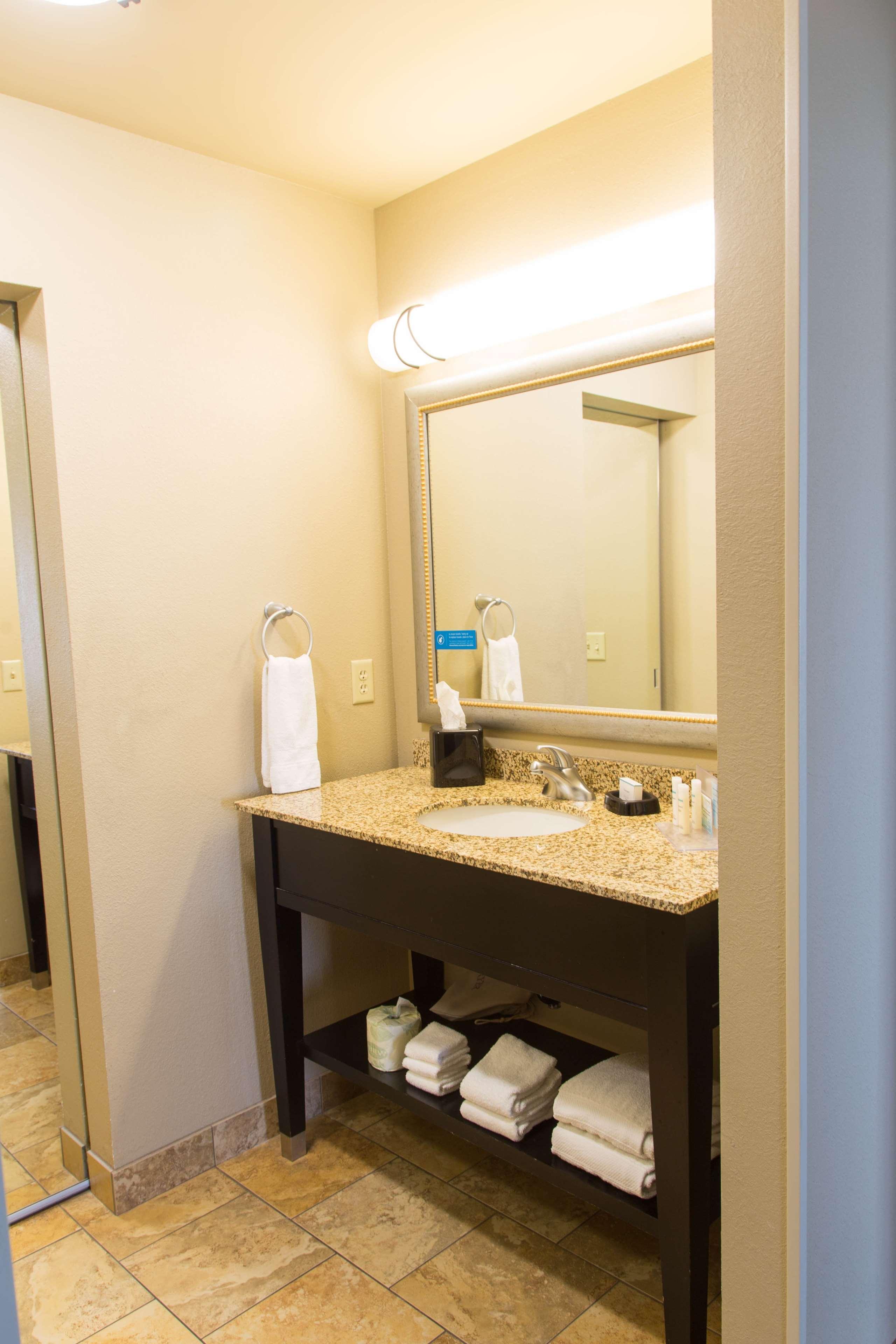 Hampton Inn & Suites Dodge City Boot Hill Casino Exterior foto