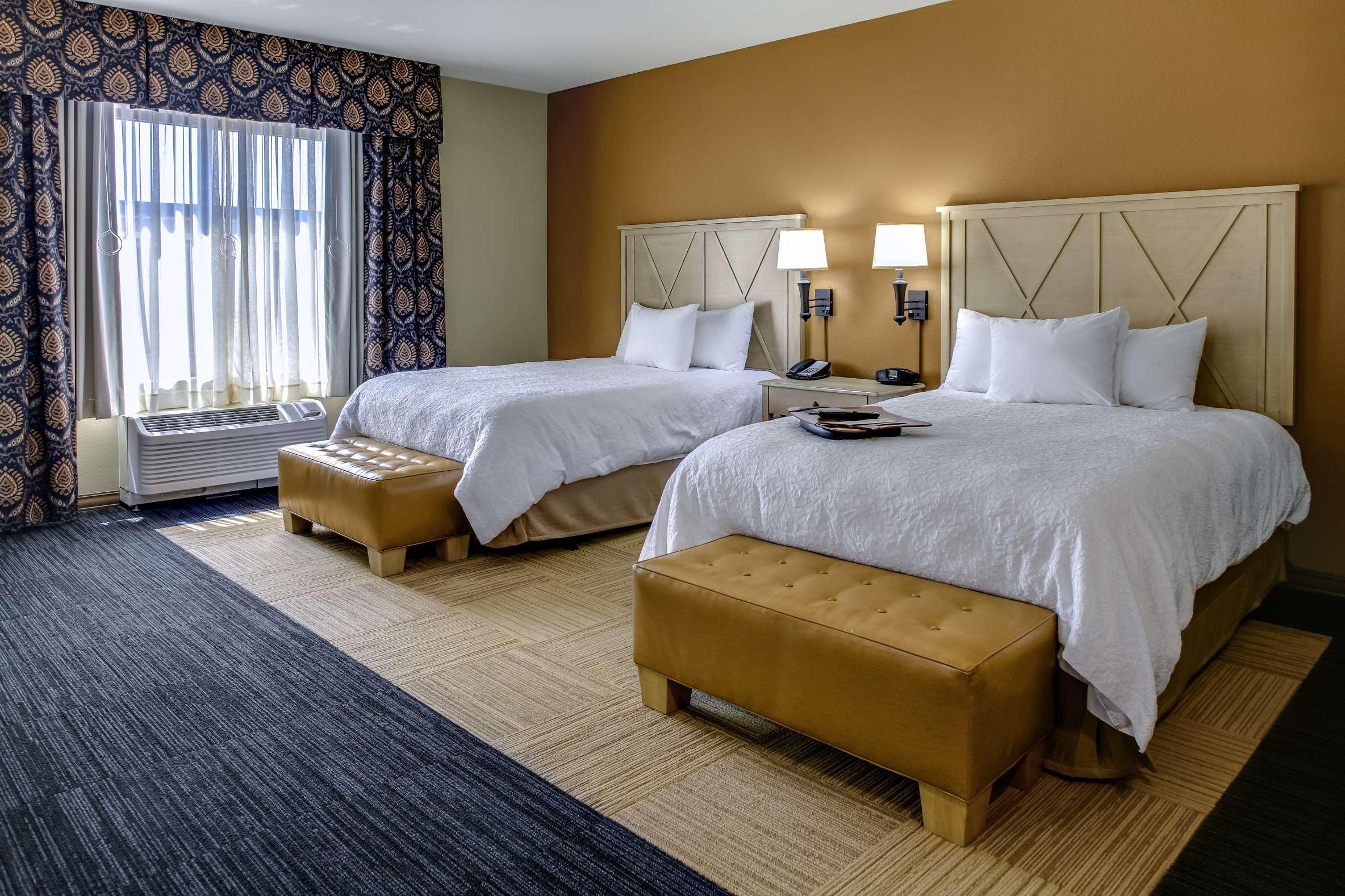 Hampton Inn & Suites Dodge City Boot Hill Casino Exterior foto